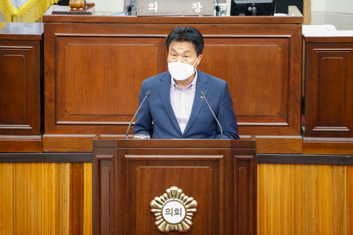 20220705-065[_P7U2865-제259회 임시회 제1차 본회의시 의회운영위원장에 당선된 김영태 의원 당선 인사.JPG