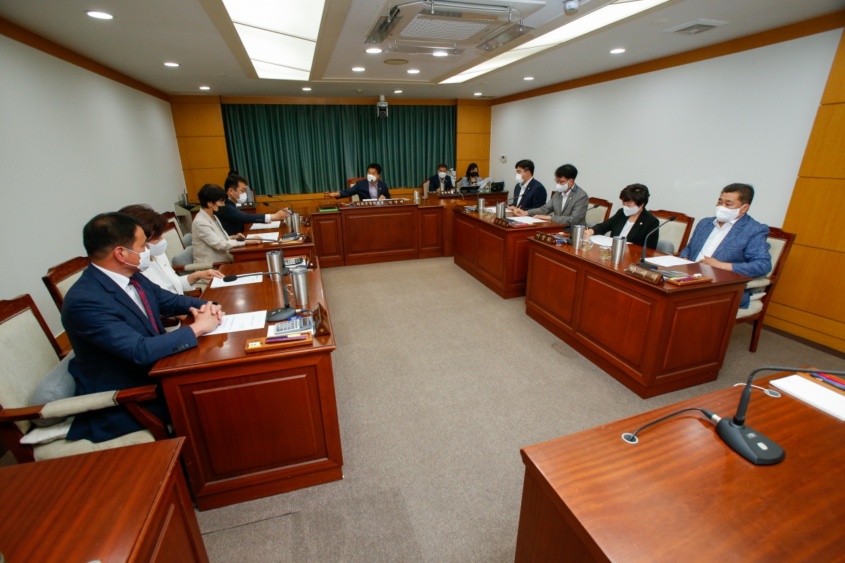 20220705-085[_P7U2933-제259회 임시회시 제1차 의회운영위원회 제260회 임시회 회기의 건 활동.JPG