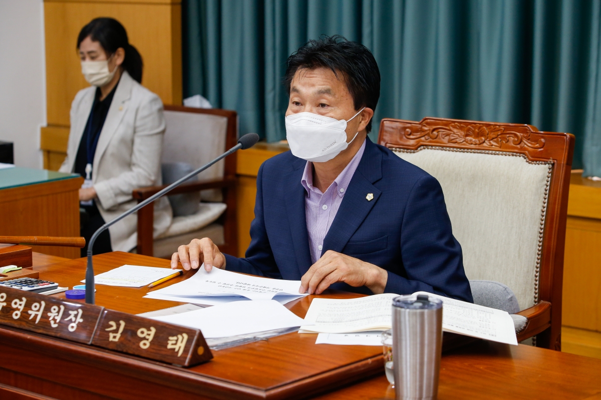 20220713-037[_P7U4185-제260회 임시회시 의회운영위원회 소관 2022년도 주요업무 보고의 건 활동.JPG