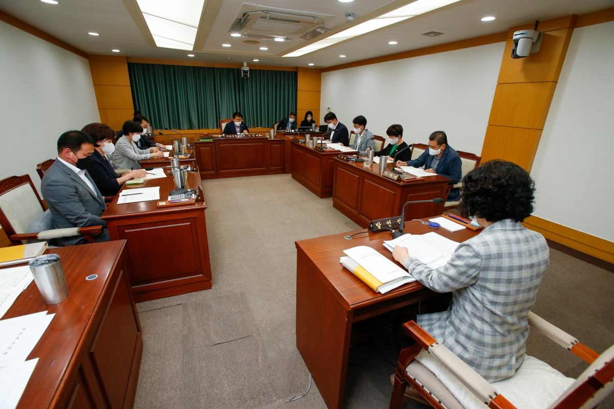 20220713-004[_P7U4130-제260회 임시회시 의회운영위원회 소관 2022년도 주요업무 보고의 건 활동.JPG