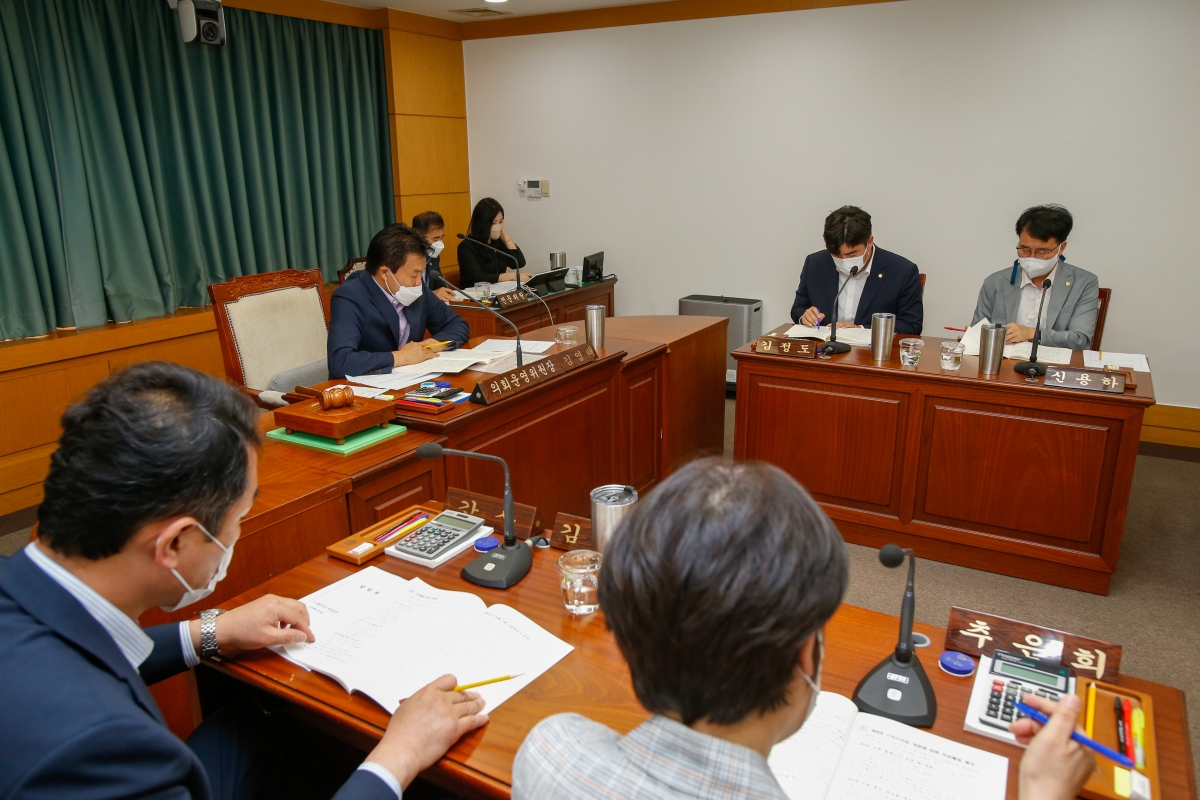 20220713-010[_P7U4139-제260회 임시회시 의회운영위원회 소관 2022년도 주요업무 보고의 건 활동.JPG