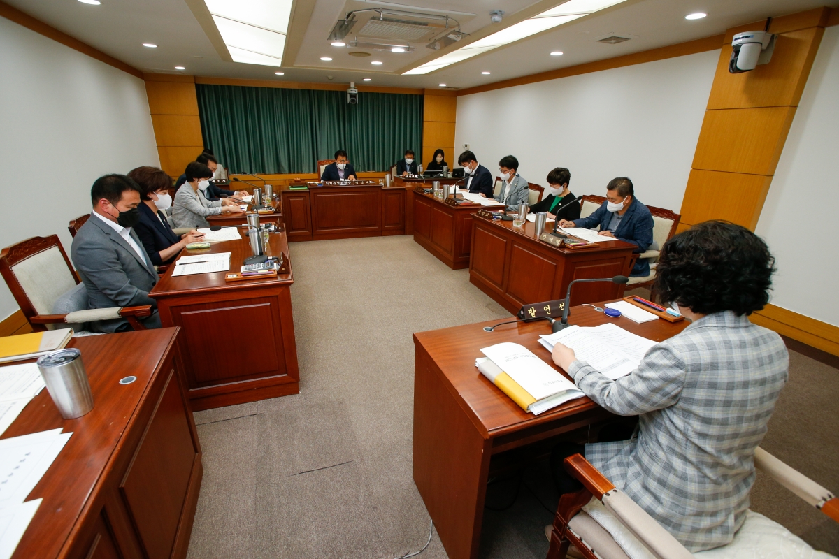 20220713-003[_P7U4128-제260회 임시회시 의회운영위원회 소관 2022년도 주요업무 보고의 건 활동.JPG