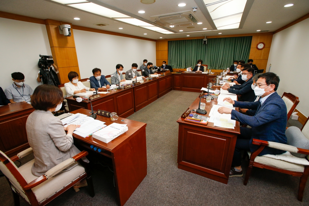 20220713-041[_P7U4309-제260회 임시회시 기획행정위원회 소관 2022년도 주요업무 보고의 건 활동.JPG