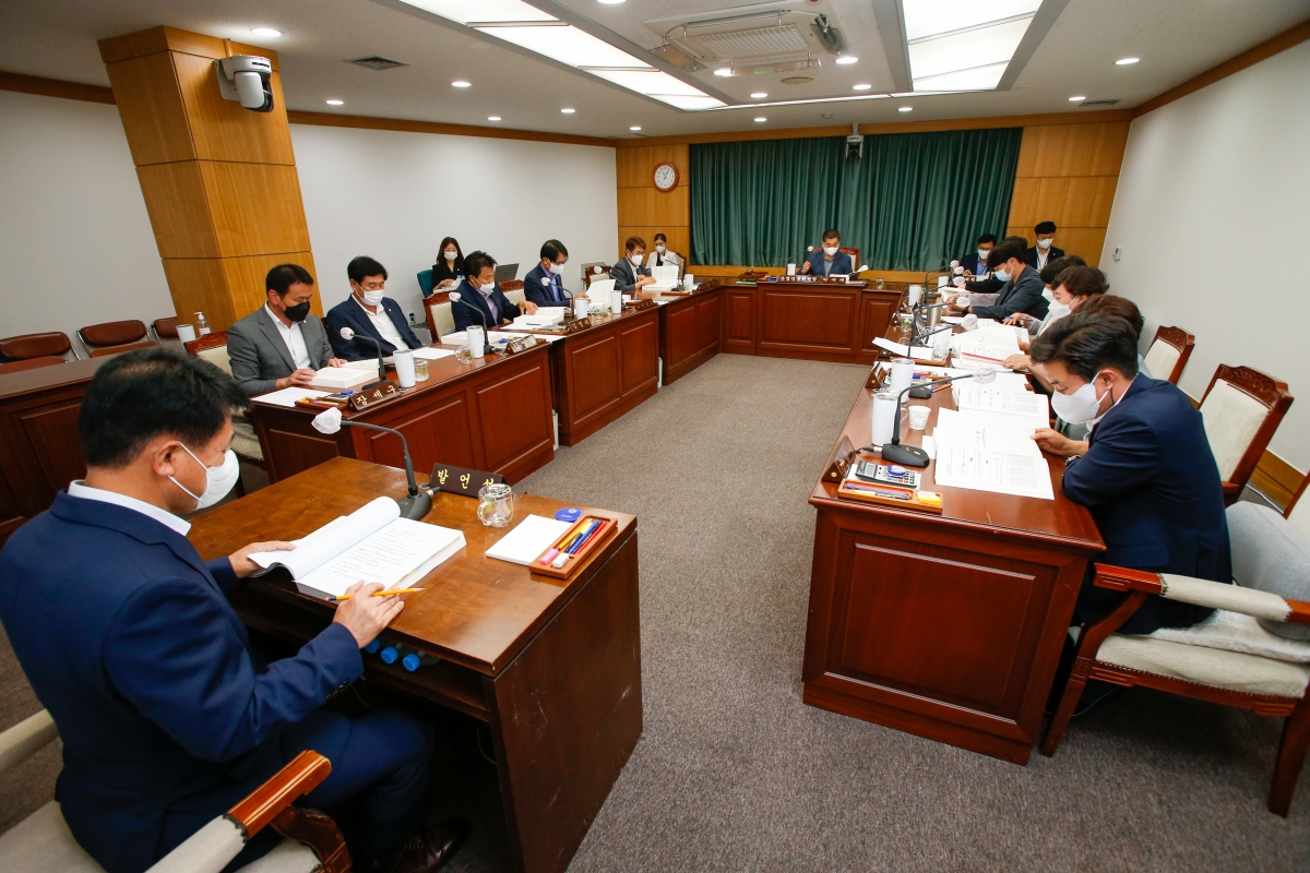 20220713-072[_P7U4295-제260회 임시회시 산업건설위원회 소관 2022년도 주요업무 보고의 건 활동.JPG