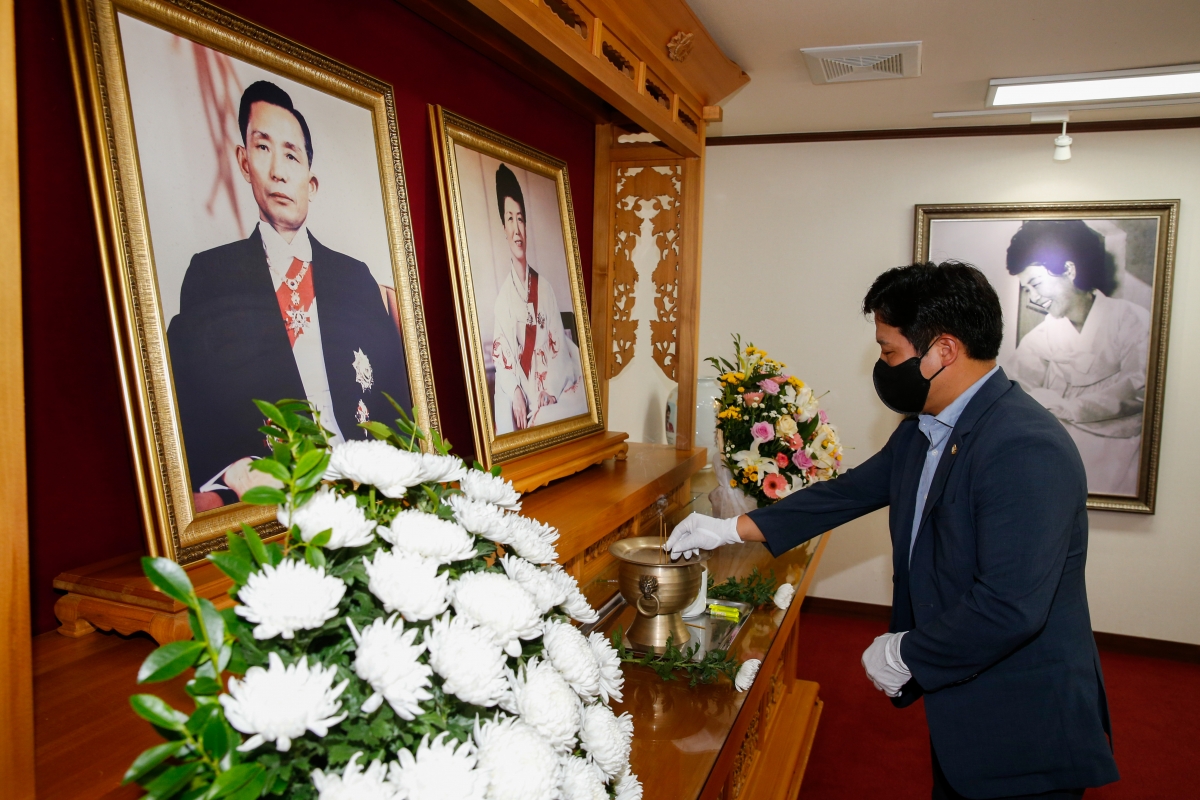 20220719-061[_P7U5891-제260회 임시회 기획행정위원회 박정희대통령 생가 현장방문.JPG