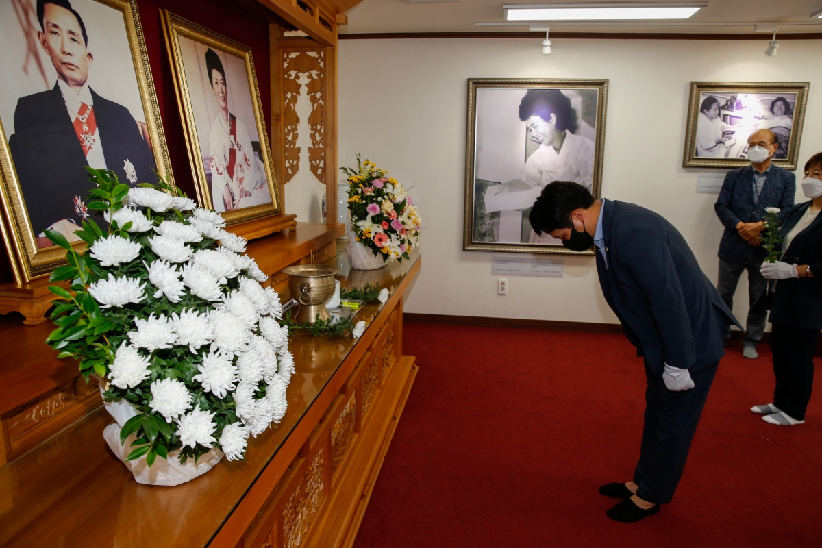 20220719-062[_P7U5893-제260회 임시회 기획행정위원회 박정희대통령 생가 현장방문.JPG