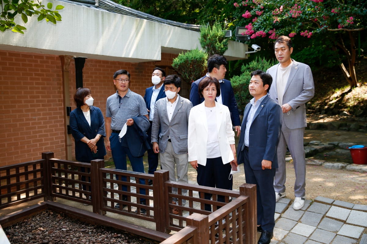 20220719-077[_P7U5922-제260회 임시회 기획행정위원회 박정희대통령 생가 현장방문.JPG