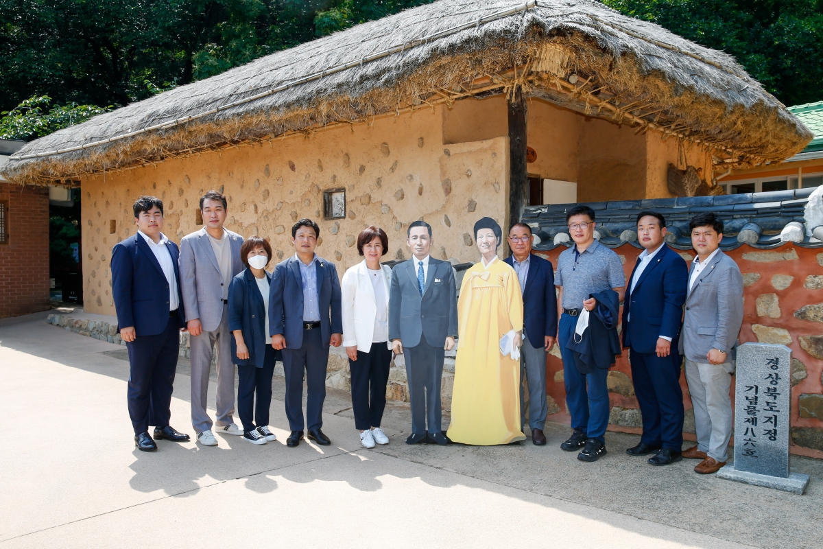 20220719-081[_P7U5933-제260회 임시회 기획행정위원회 박정희대통령 생가 현장방문.JPG