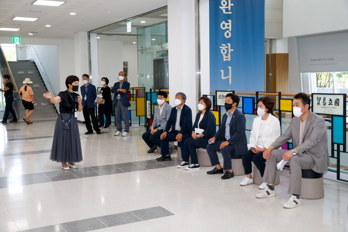 20220719-116[_P7U6019-제260회 임시회 기획행정위원회 박정희대통령 역사자료관 현장방문.JPG