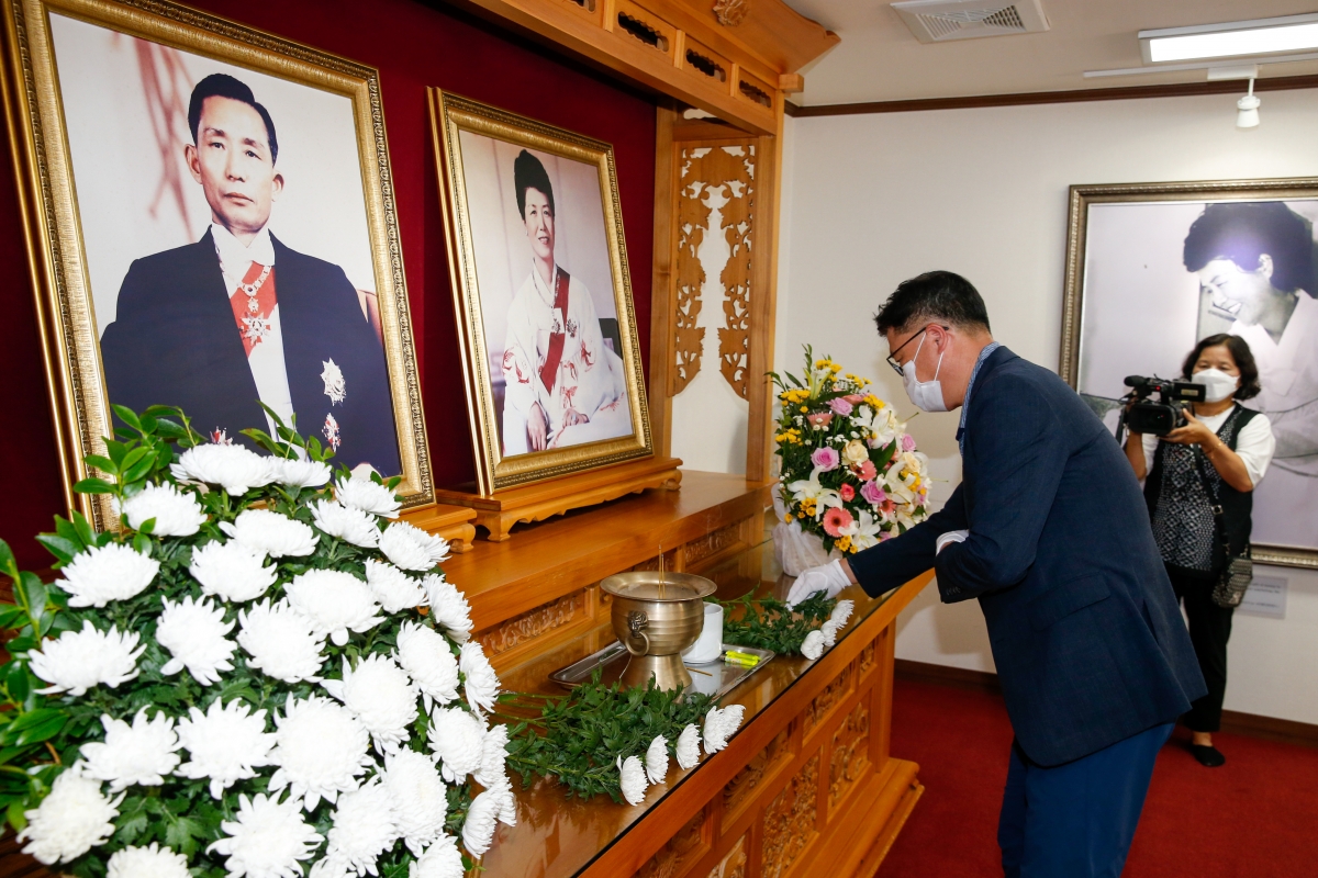 20220719-073[_P7U5914-제260회 임시회 기획행정위원회 박정희대통령 생가 현장방문.JPG