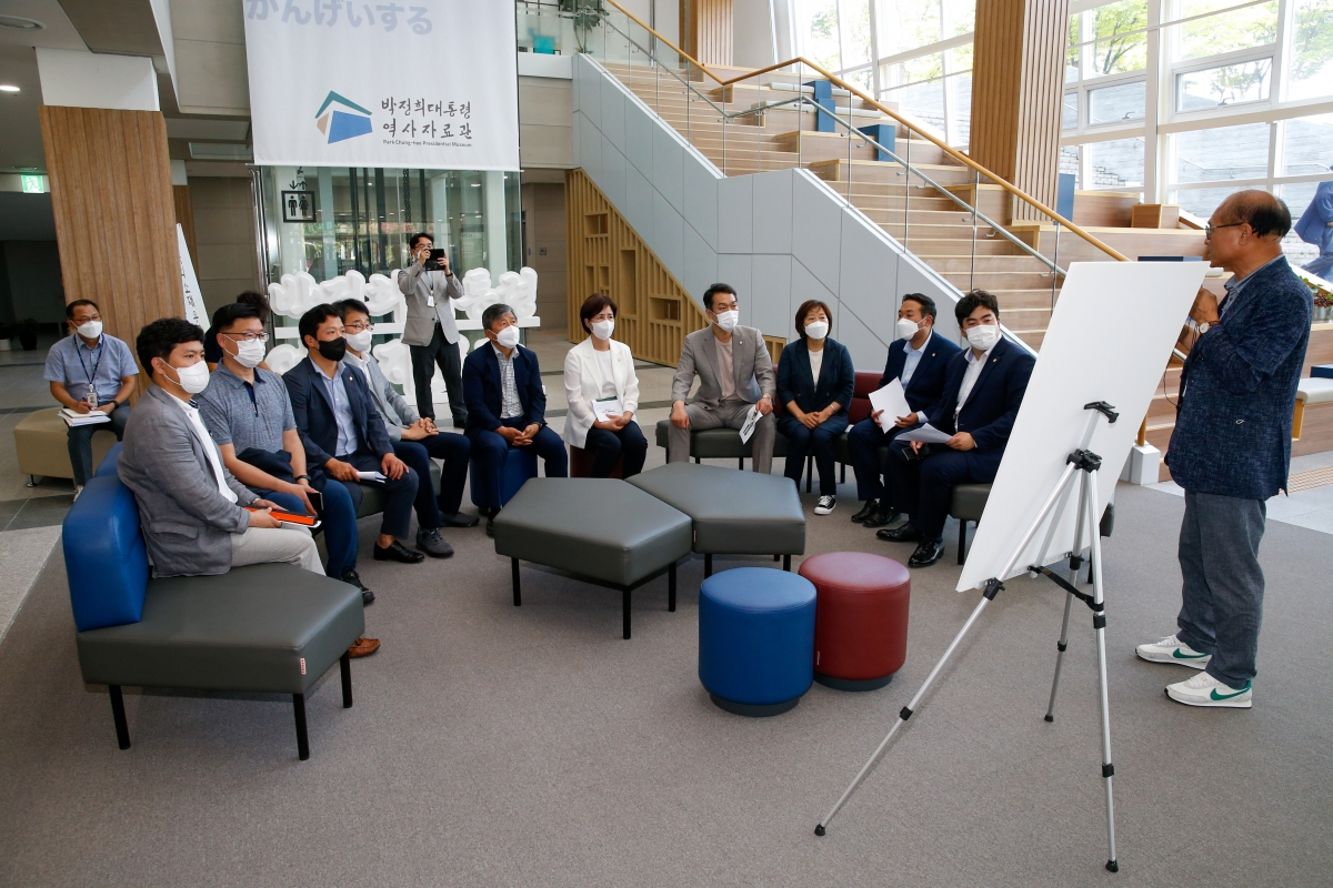 20220719-094[_P7U5976-제260회 임시회 기획행정위원회 박정희대통령 역사자료관 현장방문.JPG
