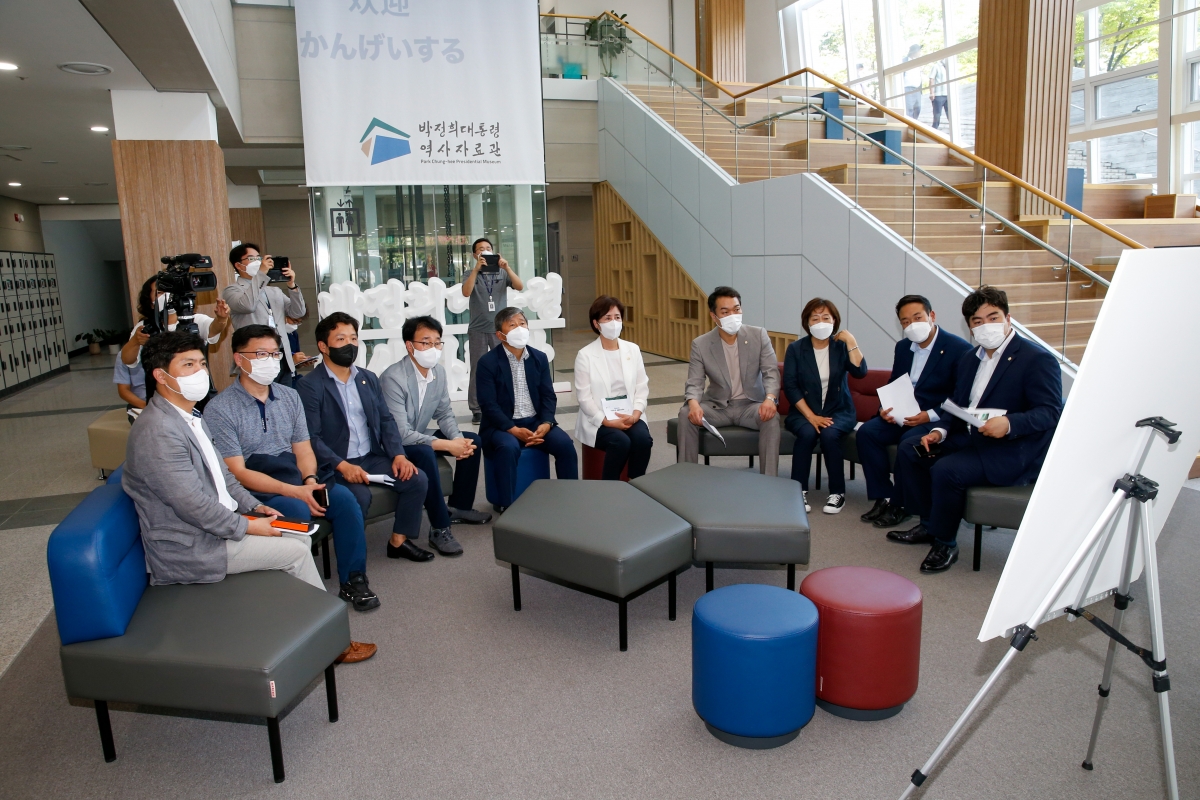 20220719-093[_P7U5972-제260회 임시회 기획행정위원회 박정희대통령 역사자료관 현장방문.JPG