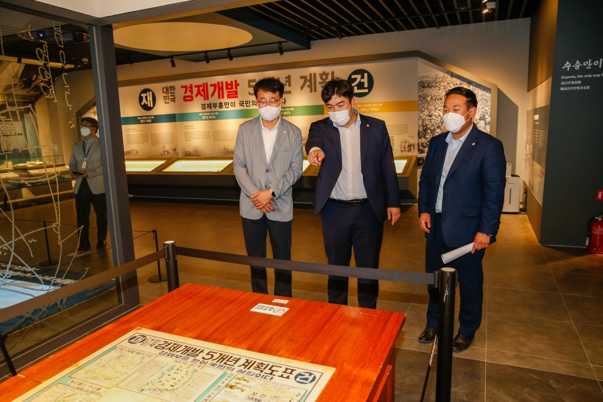 20220719-121[_P7U6033-제260회 임시회 기획행정위원회 박정희대통령 역사자료관 현장방문.JPG