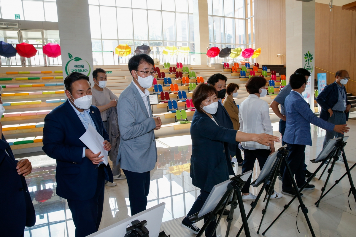 20220719-154[_P7U6131-제260회 임시회 기획행정위원회 새마을운동 테마공원 현장방문.JPG