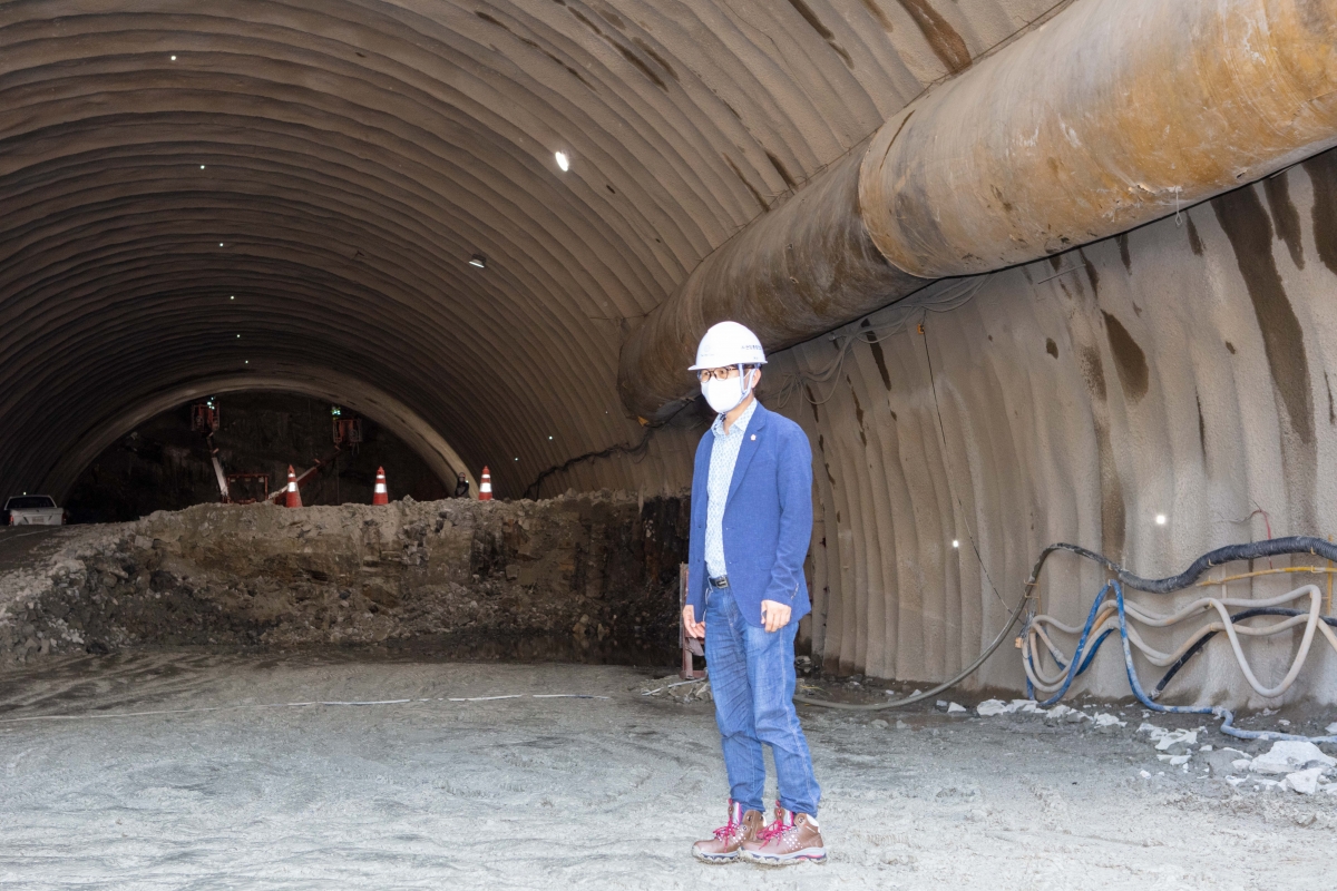 20220719-219[IMG_1729-제260회 임시회 산업건설위원회 구평-칠곡중리간 직주연계도로 개설공사 현장방문.JPG