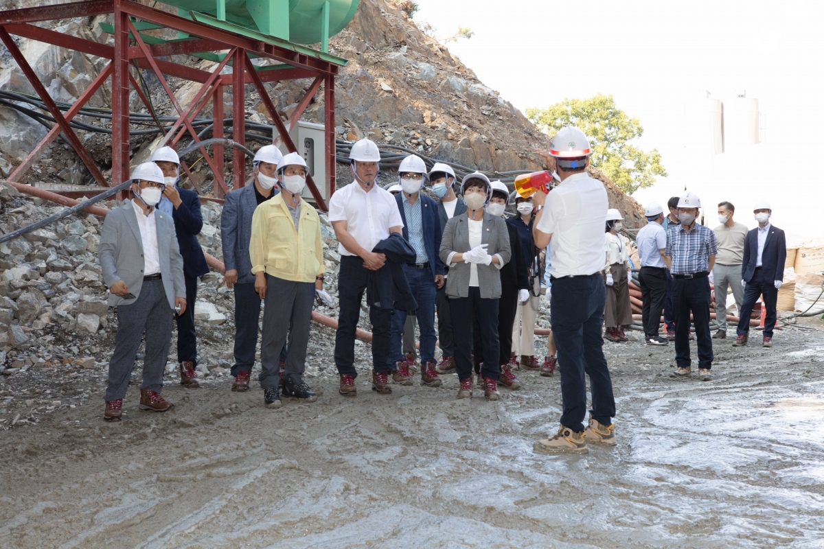 20220719-224[IMG_1740-제260회 임시회 산업건설위원회 구평-칠곡중리간 직주연계도로 개설공사 현장방문.JPG