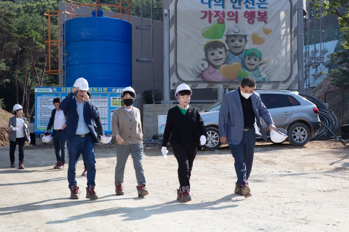 20220719-233[IMG_1759-제260회 임시회 산업건설위원회 구평-칠곡중리간 직주연계도로 개설공사 현장방문.JPG