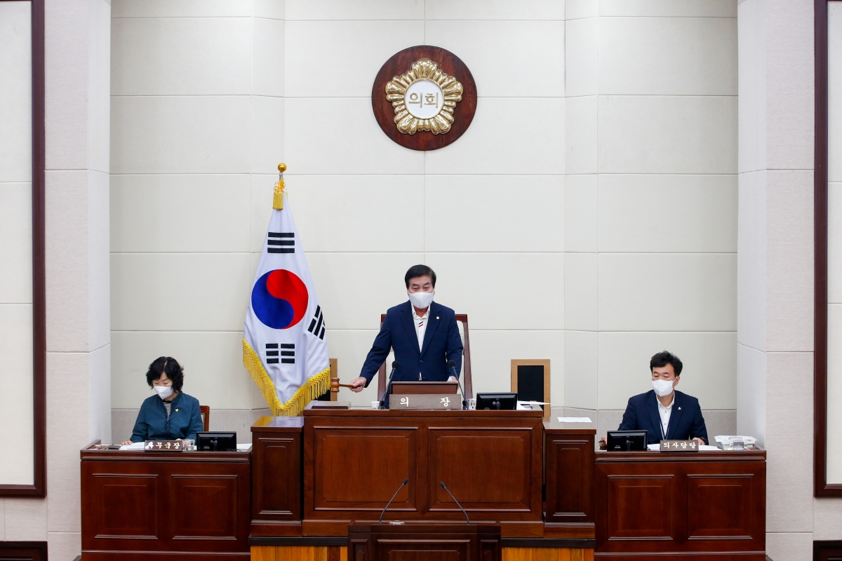 20220722-023[_P7U6408-제260회 임시회 제2차 본희의시 안주찬 의장 회의주재.JPG