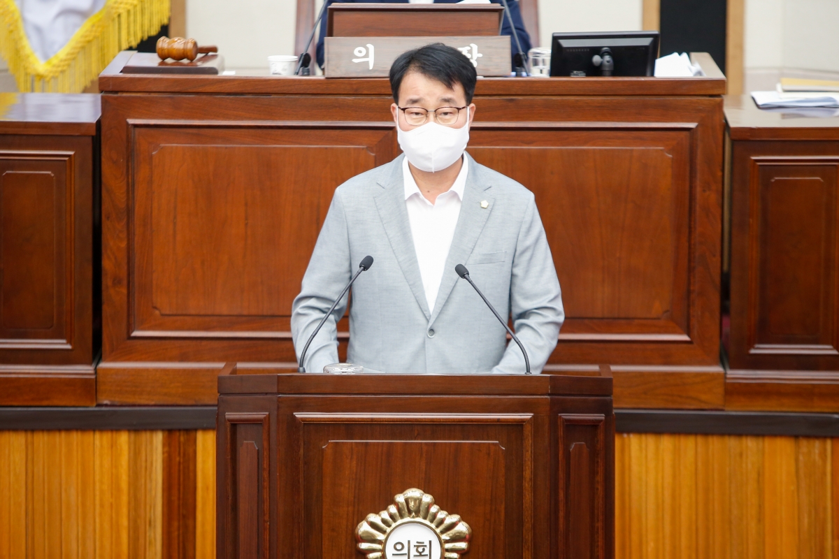 20220722-008[_P7U6335-제260회 임시회 제2차 본희의시 신용하 의원 5분 자유발언.JPG