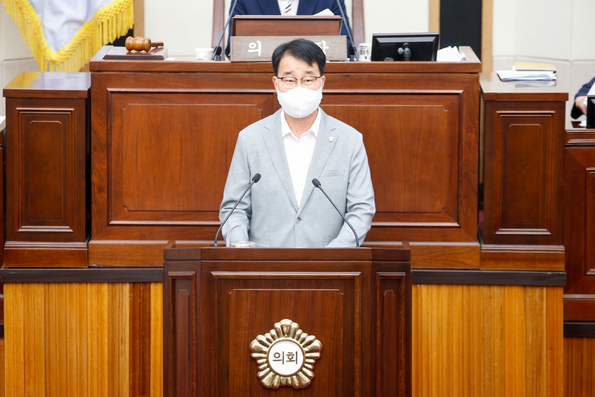 20220722-009[_P7U6346-제260회 임시회 제2차 본희의시 신용하 의원 5분 자유발언.JPG