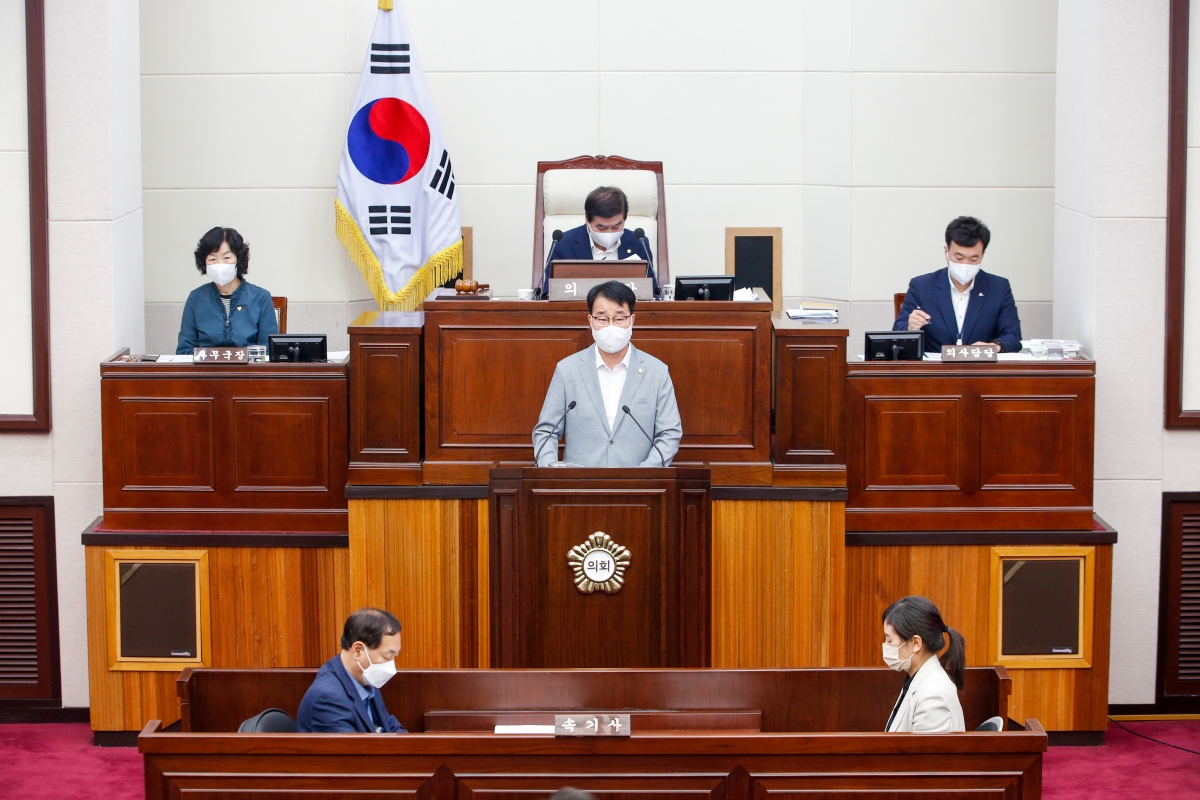 20220722-010[_P7U6348-제260회 임시회 제2차 본희의시 신용하 의원 5분 자유발언.JPG