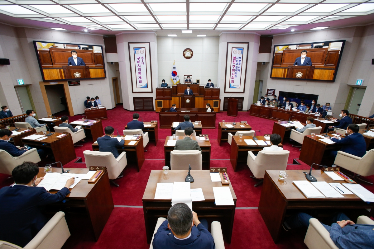 20220722-018[_P7U6384-제260회 임시회 제2차 본희의시 김영태 의회운영위원장 상임위원회 활동결과보고 복사.jpg