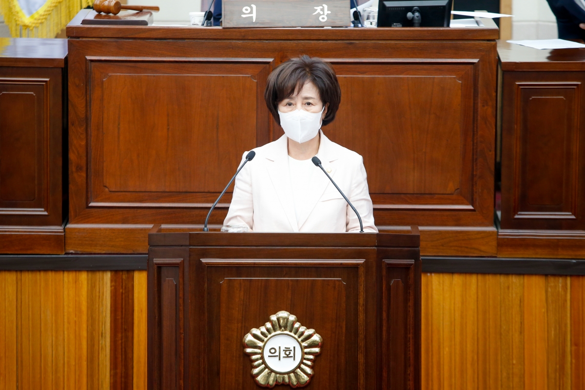 20220722-024[_P7U6410-제260회 임시회 제2차 본희의시 이명희 기획행정위원장 상임위원회 활동결과보고.JPG