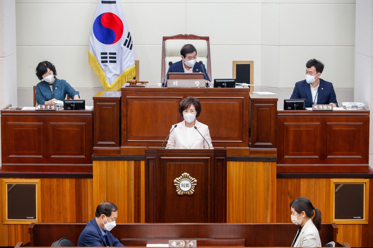 20220722-026[_P7U6418-제260회 임시회 제2차 본희의시 이명희 기획행정위원장 상임위원회 활동결과보고.JPG