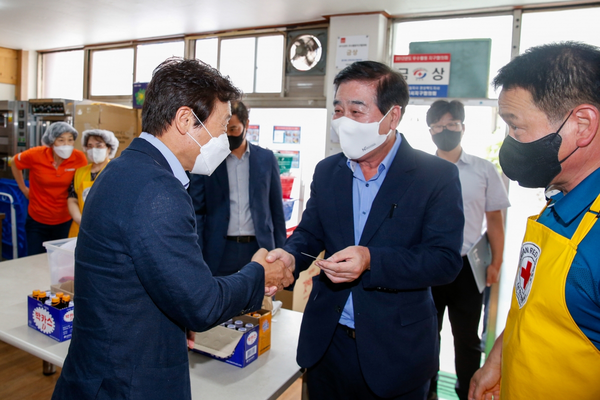 20220809-014[_P7U7731-대구은행과 적십자가 함께하는 복 삼계탕 나눔행사.JPG