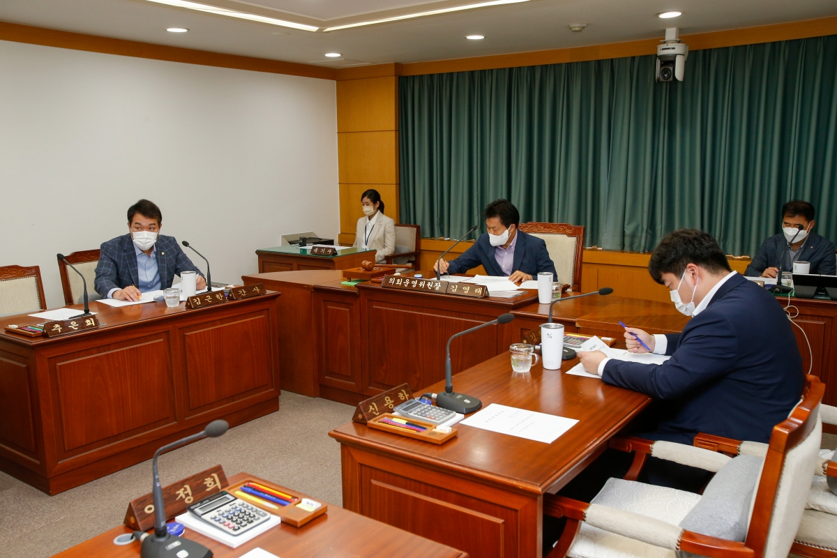 20220824-005[_P7U8358-폐회중 의회운영위원회 활동.JPG
