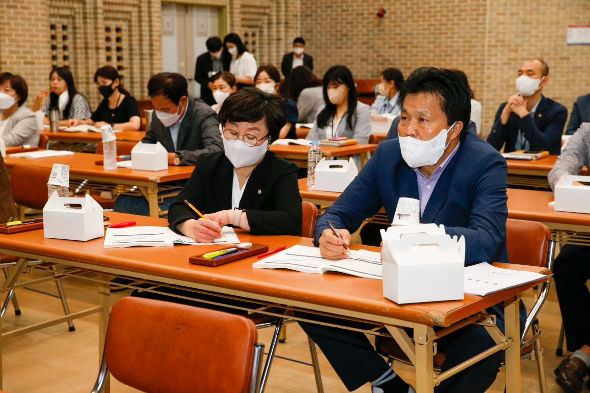 20220826-043[_P7U8672-구미시의회 의원 의정실무 및 부패방지·이해충돌방지법 교육-최민수 박사 초청 특강.jpg