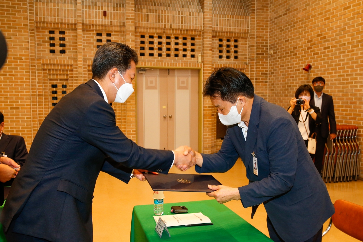 20220829-021[_P7U9486-민주평통 구미시협의회 제20기 지역대표 자문의원 위촉장 전수 및 간담회.JPG