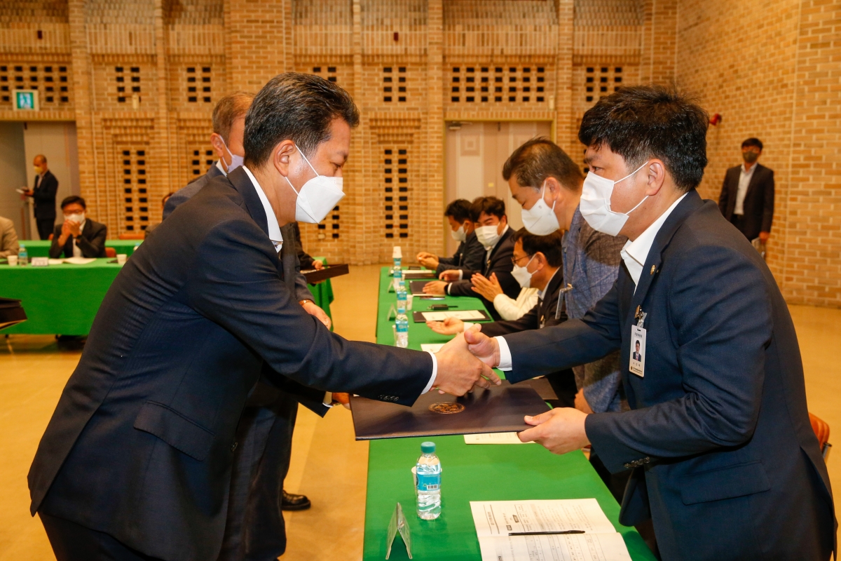 20220829-030[_P7U9507-민주평통 구미시협의회 제20기 지역대표 자문의원 위촉장 전수 및 간담회.JPG