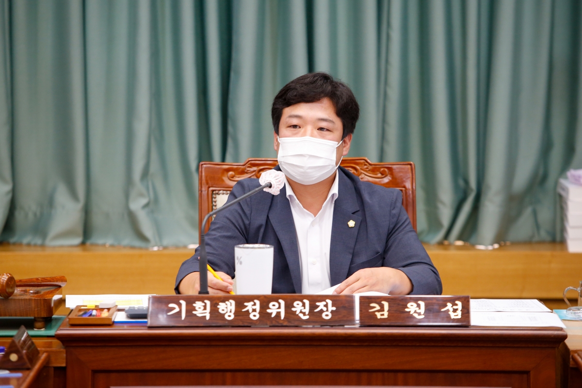 20220902-033[_P7U0272-제261회 제1차 정례회 제1차 기획행정위원회 소관 조례안 및 2021회계연도 세입·세출결산승인안 예비심사 활동.JPG