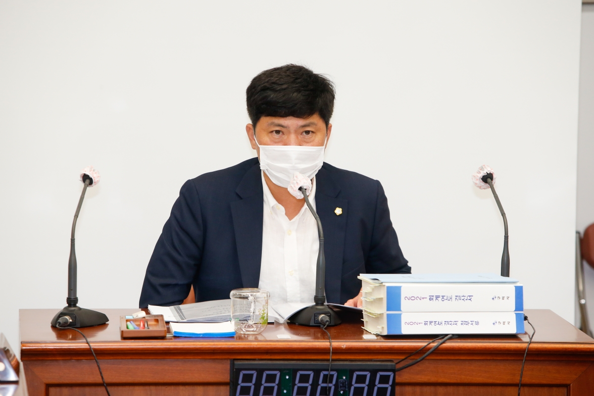 20220902-053[_P7U0441-제261회 제1차 정례회 제1차 기획행정위원회 소관 조례안 및 2021회계연도 세입·세출결산승인안 예비심사 활동.JPG
