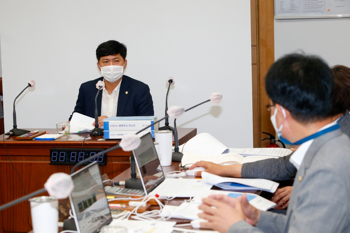 20220902-056[_P7U0448-제261회 제1차 정례회 제1차 기획행정위원회 소관 조례안 및 2021회계연도 세입·세출결산승인안 예비심사 활동.JPG