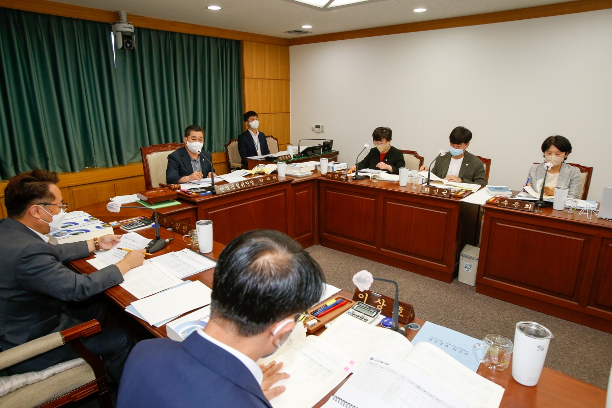 20220902-083[_P7U0399-제261회 제1차 정례회 제1차 산업건설위원회 소관 조례안 및 2021회계연도 세입·세출결산승인안 예비심사 활동.JPG