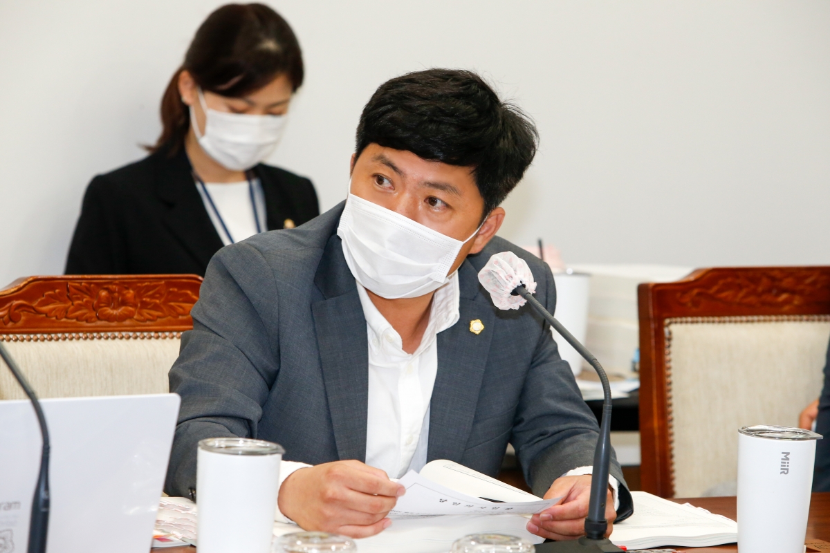 20220905-021[_P7U0797-제261회 제1차 정례회 기획행정위원회 소관 2022년도 제1회 추경예산안 및 기금운용변경계획안 예비심사활동.jpg