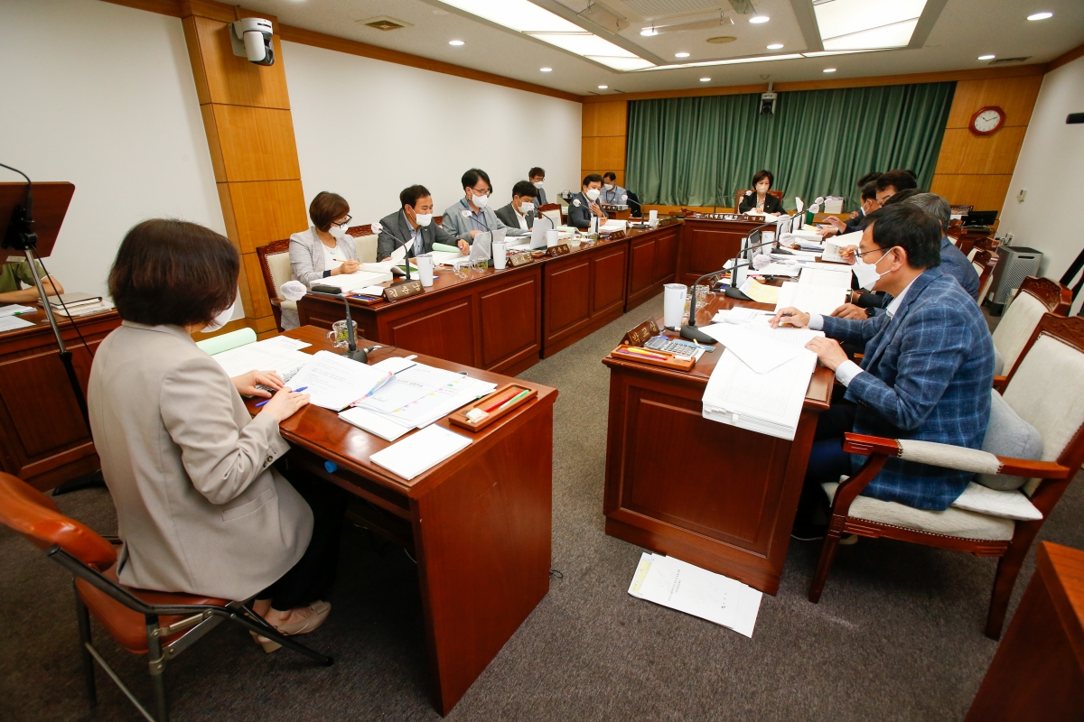 20220905-002[_P7U0682-제261회 제1차 정례회 기획행정위원회 소관 2022년도 제1회 추경예산안 및 기금운용변경계획안 예비심사활동.JPG
