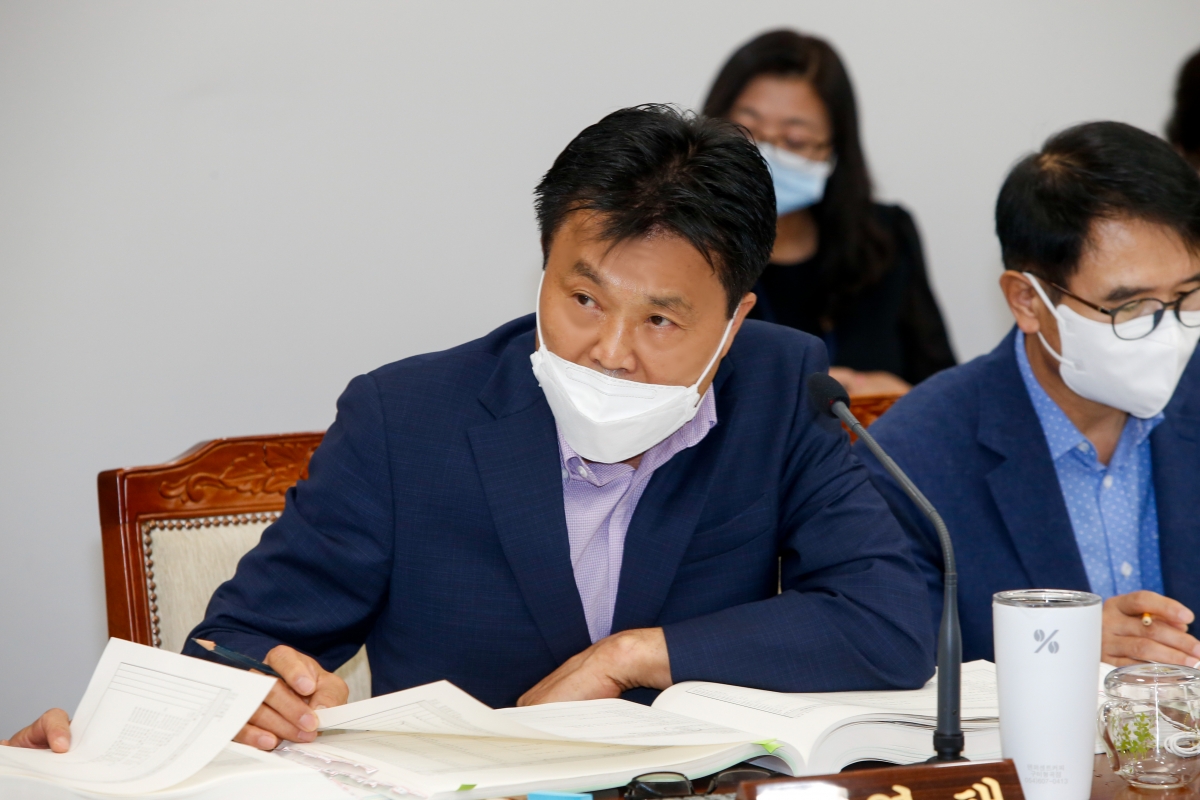 20220905-035[_P7U0760-제261회 제1차 정례회 산업건설위원회 소관 2022년도 제1회 추경예산안 및 기금운용변경계획안 예비심사활동.jpg