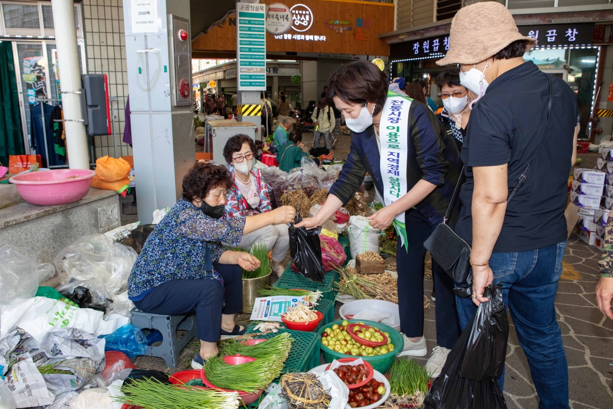 20220907-082[IMG_2139-추석맞이 전통시장 장보기 행사-선산봉황시장.JPG