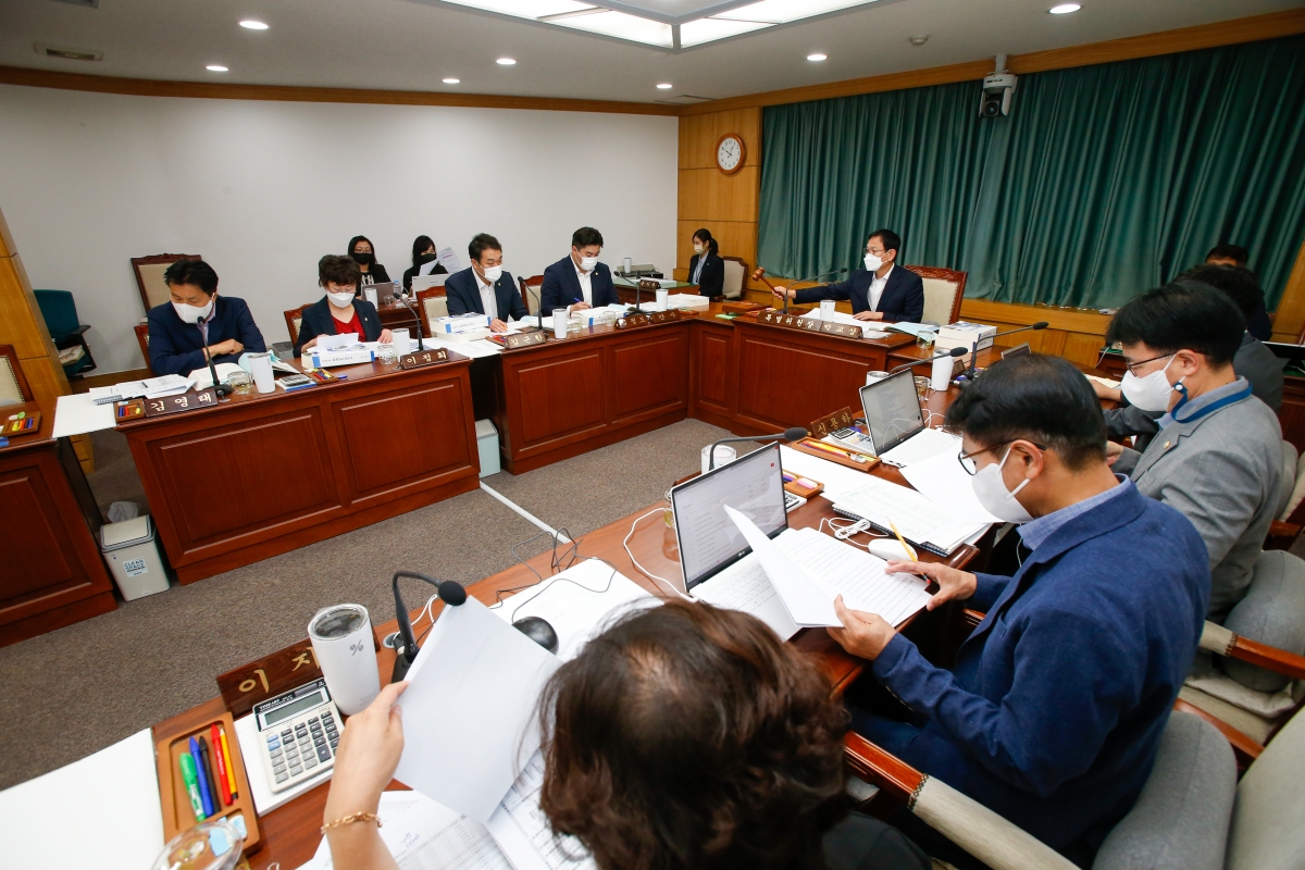 20220907-003[_P7U0918-제261회 제1차 정례회 예산결산특별위원회 2021회계연도 세입·세출결산승인안 심사 활동.JPG