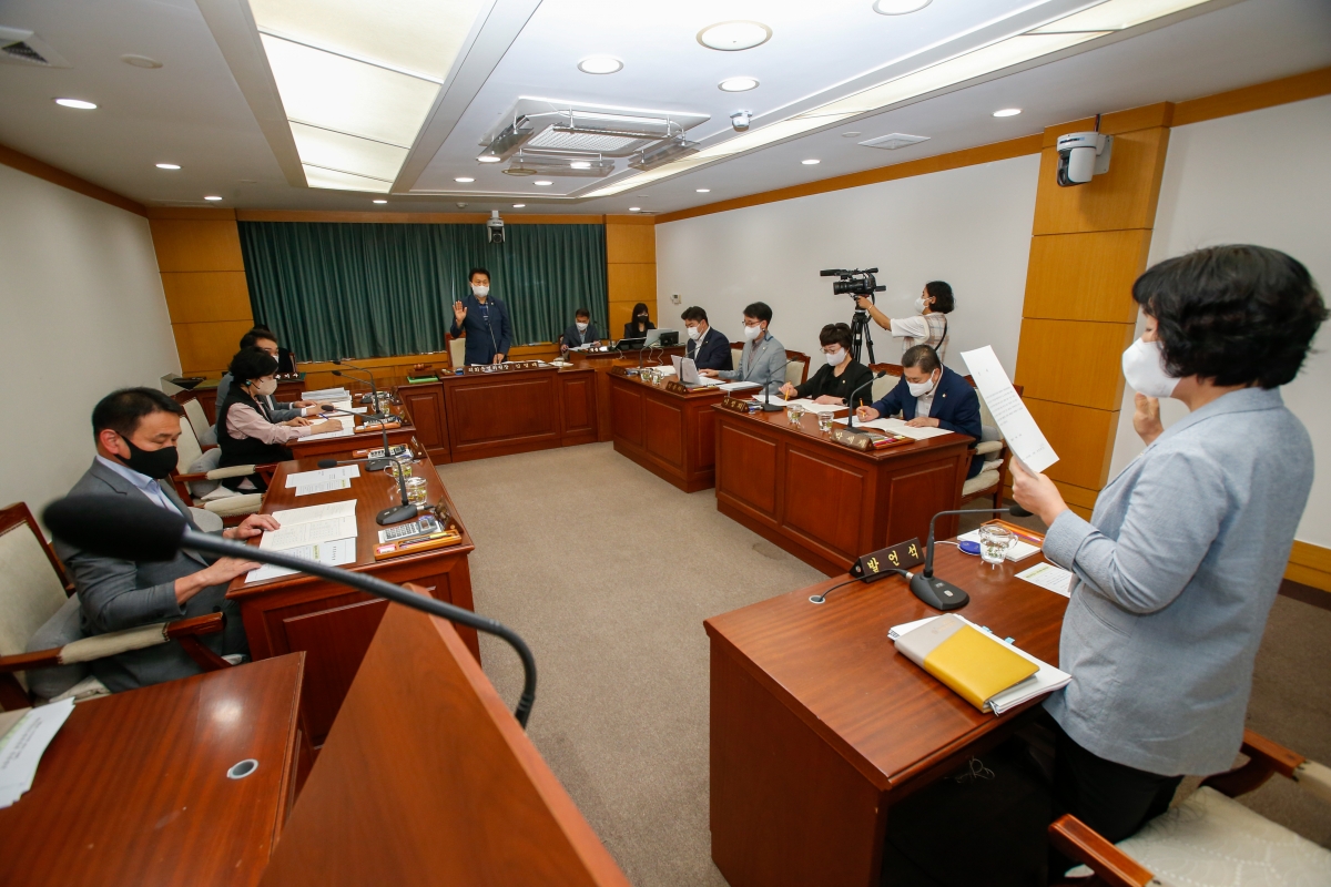 20220914-005[_P7U1680-제261회 제1차 정례회 의회운영위원회 소관 2022년도 행정사무감사 활동 .JPG