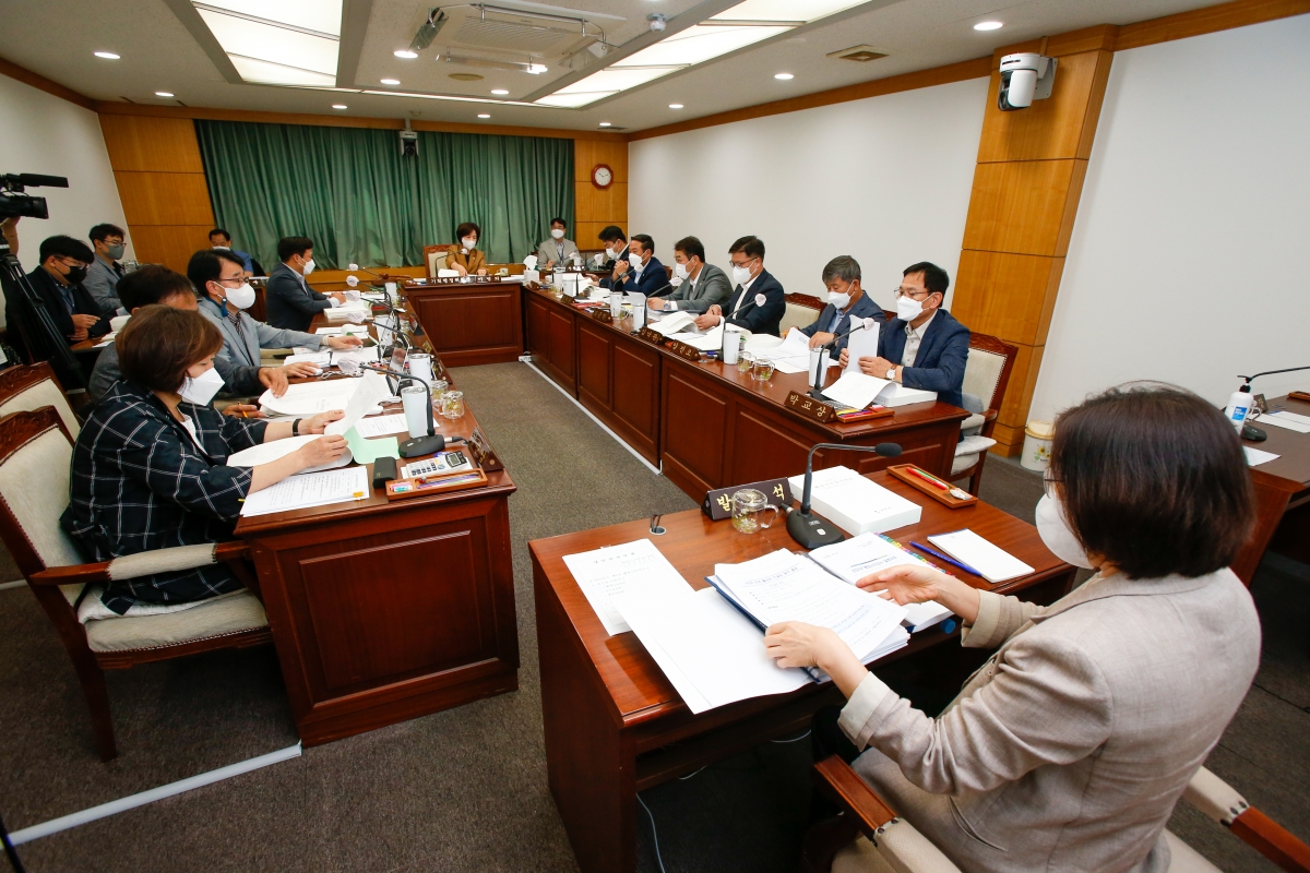 20220914-024[_P7U1752-제261회 제1차 정례회 기획행장위원회 소관 2022년도 행정사무감사 활동.JPG