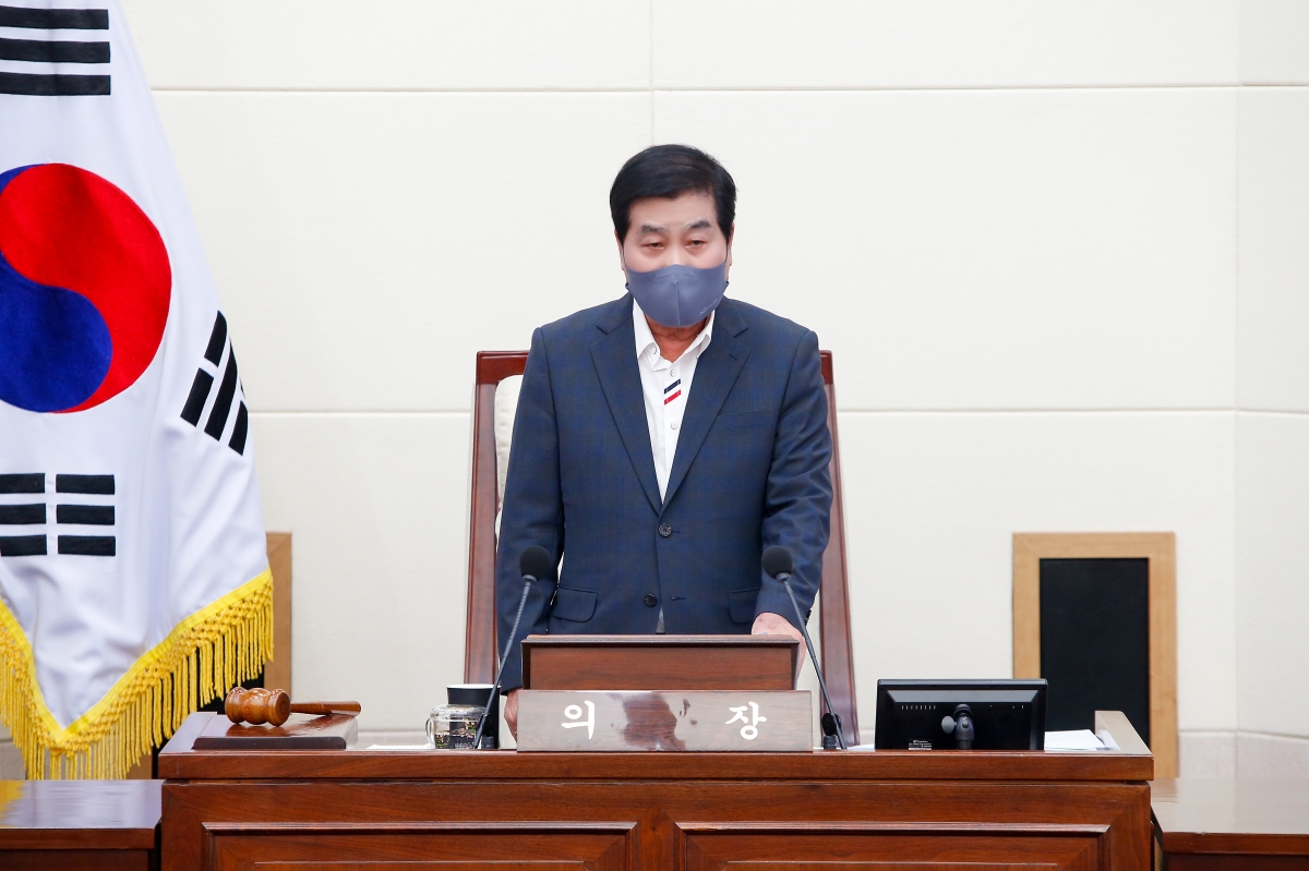 20220923-004[_P7U3478-제261회 제1차 정례회 제2차 본회의시 안주찬 의장 회의주재.jpg