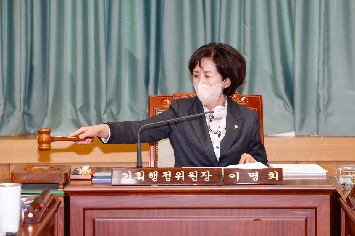 20221019-015[_P7U7218-제262회 임시회시 기획행정위원회 조례안 심사활동.JPG