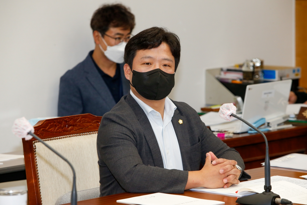 20221019-039[_P7U7390-제262회 임시회시 기획행정위원회 조례안 심사활동.JPG