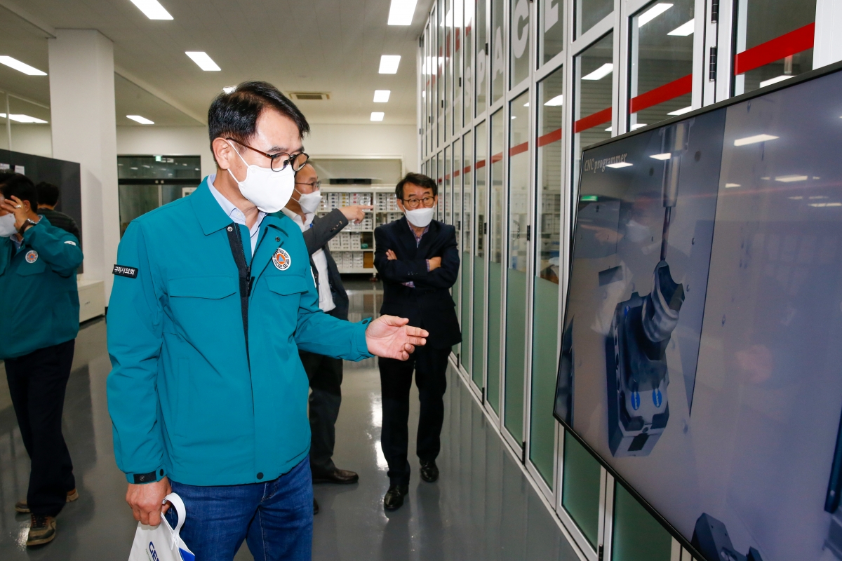 20221020-089[_P7U7665-제262회 임시회시 산업건설위원회 구미전자정보기술원 현장방문활동.JPG