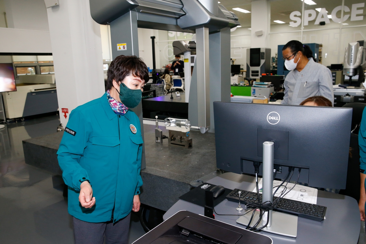 20221020-081[_P7U7639-제262회 임시회시 산업건설위원회 구미전자정보기술원 현장방문활동.JPG