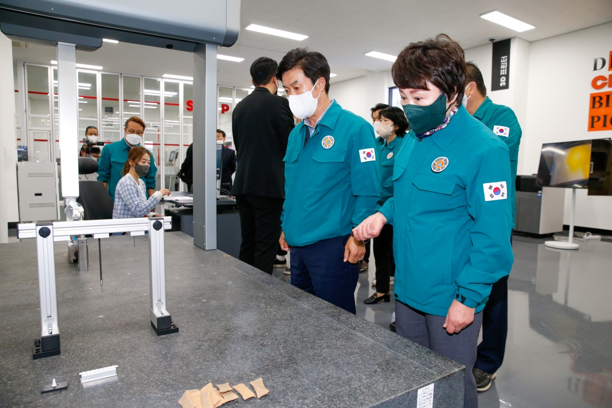 20221020-080[_P7U7638-제262회 임시회시 산업건설위원회 구미전자정보기술원 현장방문활동.JPG